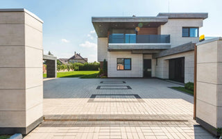 HOW TO CHOOSE A DRIVEWAY GATE FOR YOUR HOME