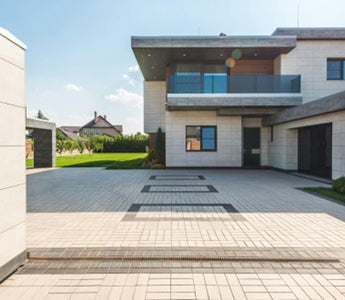 HOW TO CHOOSE A DRIVEWAY GATE FOR YOUR HOME