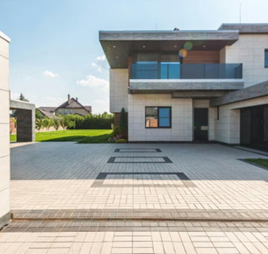 HOW TO CHOOSE A DRIVEWAY GATE FOR YOUR HOME
