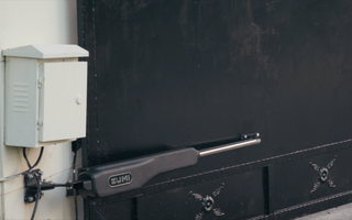 2 BEST HEAVY-DUTY GATE OPENERS FOR  AN INDUSTRIAL SETTING