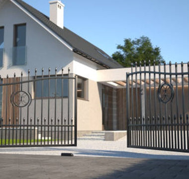 What Is a Swing Gate? Swing Gate Openers for Your Driveway