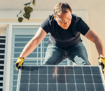 how much does a solar panel produce in a day?